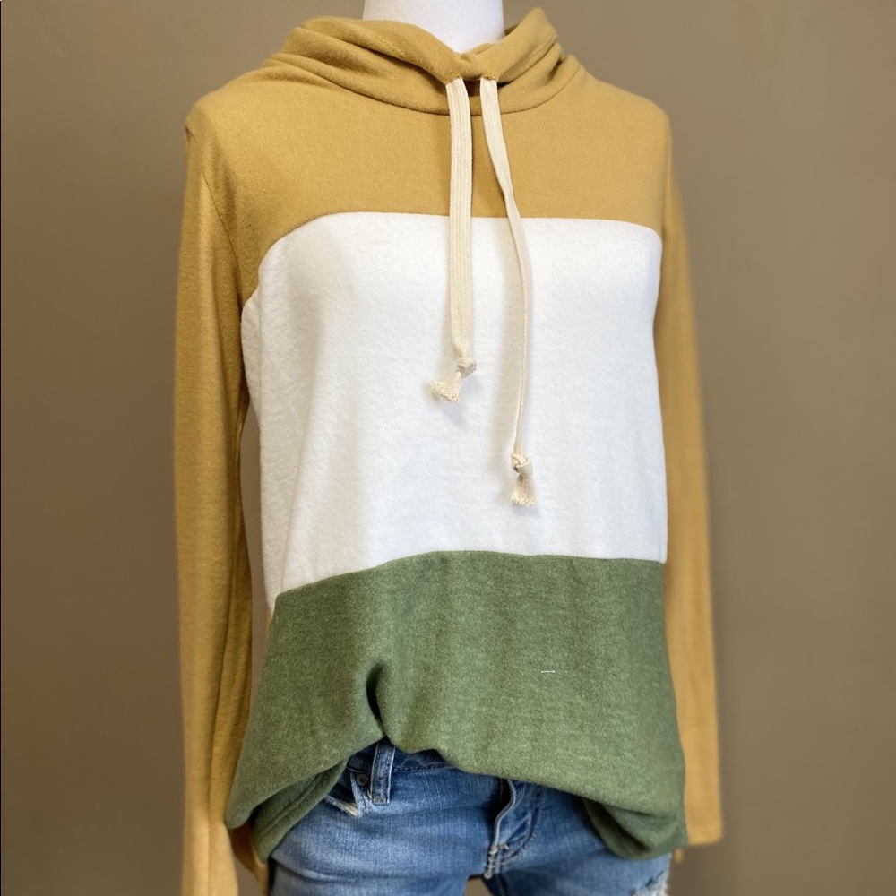 HELLO SUMMER COLOR BLOCK KNIT TOP